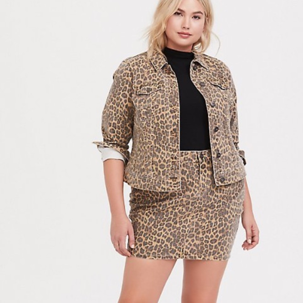 Torrid Leopard Print Denim Trucker Jacket Size 2